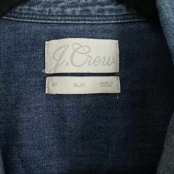 J Crew petite slim fit chambray shirt. Size Petite 4. - Picture 4 of 5